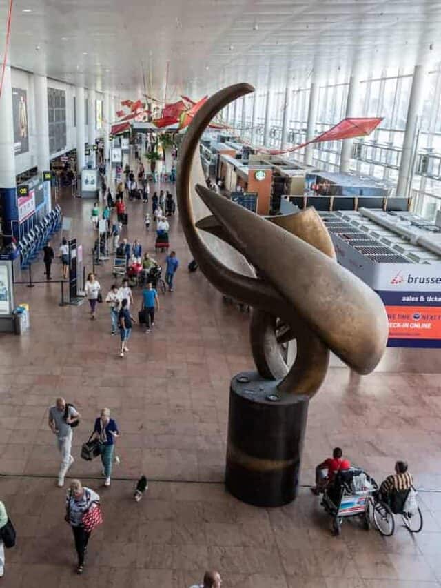 Looking at the Brussels Airport departure hall from the floor above. - Best hotels near Brussels Airport.