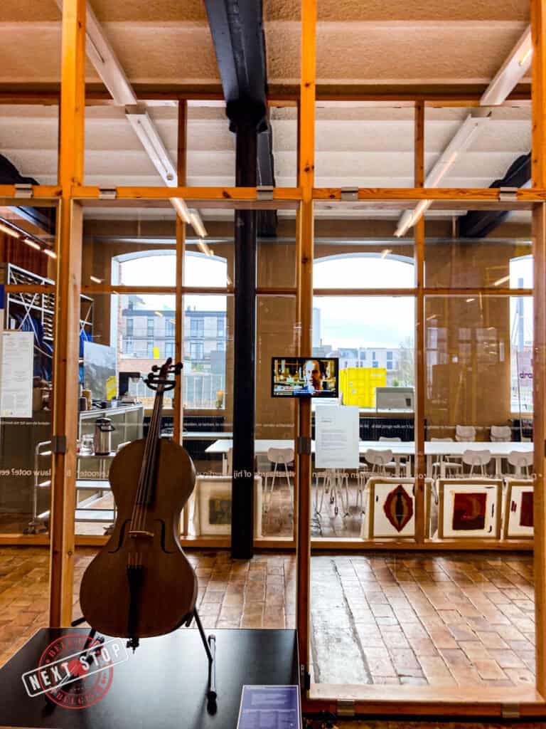 Cello display at the Texture Museum in Kortrijk.